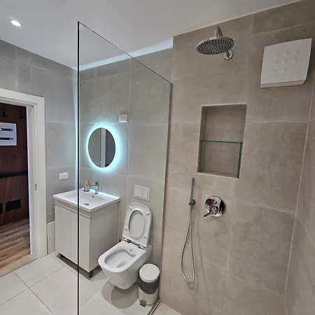 Luxury Square 21, Seven Heavens Appartamento Tirana