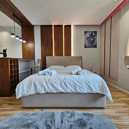 Luxury Square 21, Seven Heavens טיראנה